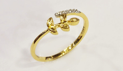 DIAMOND RING